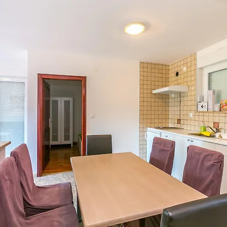 Hannah Apartment *
